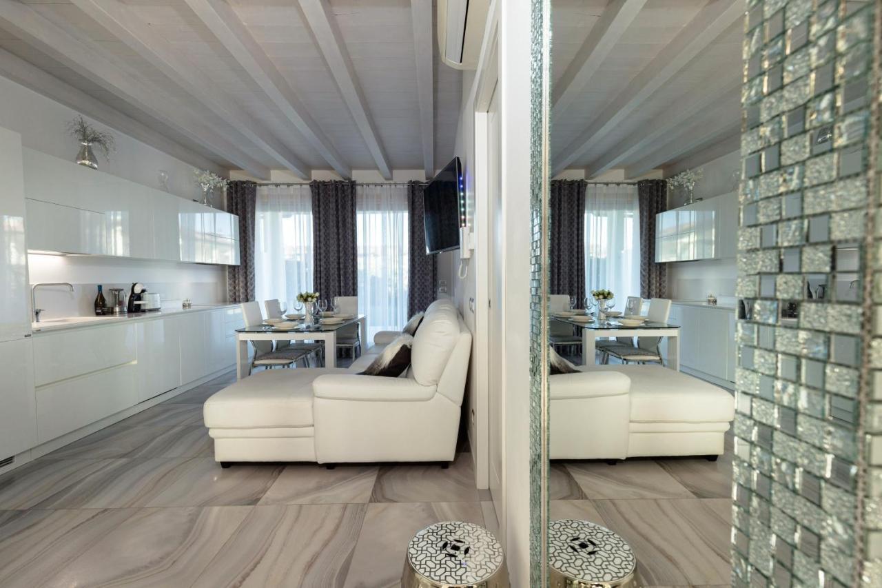 Apartment Blue Laguna ซีร์มิโอเน ภายนอก รูปภาพ